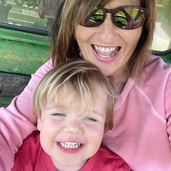 Meet your Posher, Elana - Picture 2 of 2